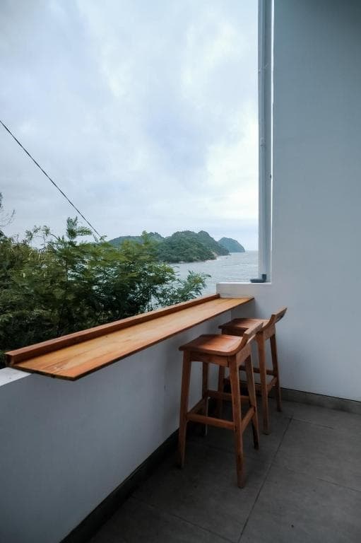 THE BEST HOUR FOR THE ROOFTOP